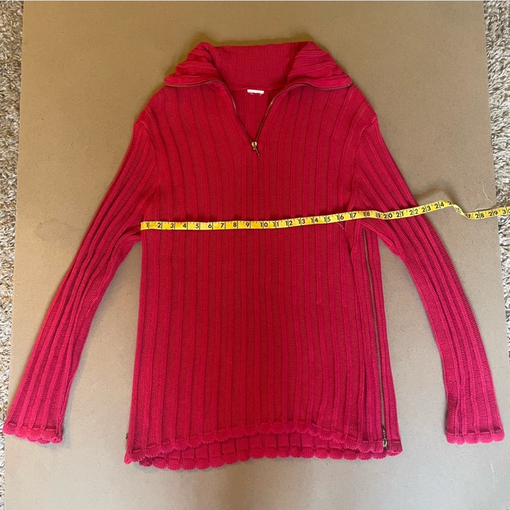 Ribbed Knit Scalloped Hem Longline Red Collared Sweater with Zipper Accents - Picture 2 of 7